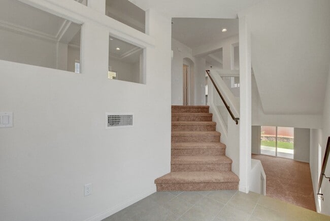 Building Photo - HUGE 3 Story, 5 Bedroom Home in the Southwest!