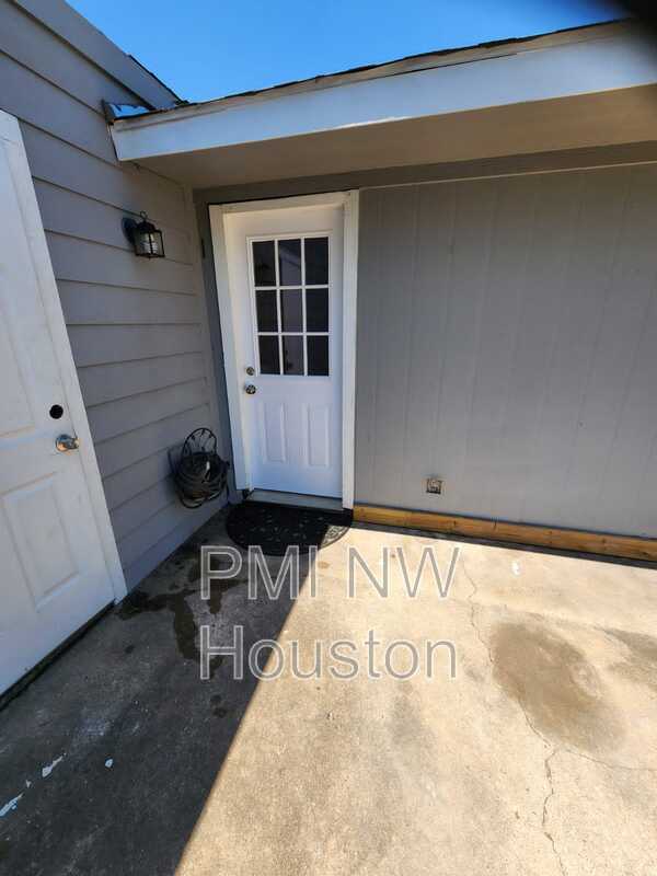 Building Photo - 2677 Gessner Rd