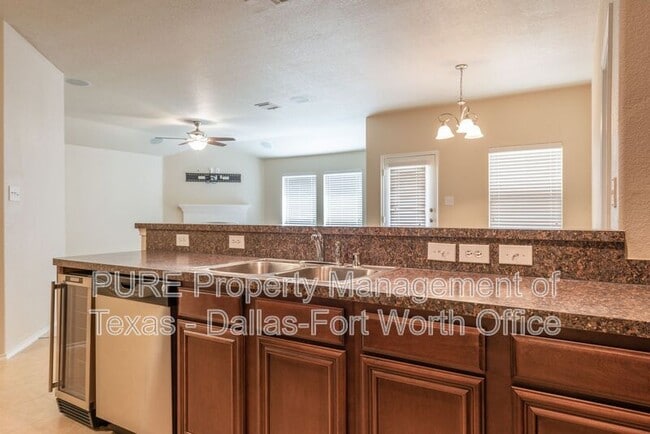 Building Photo - 1012 Lake Hollow Dr