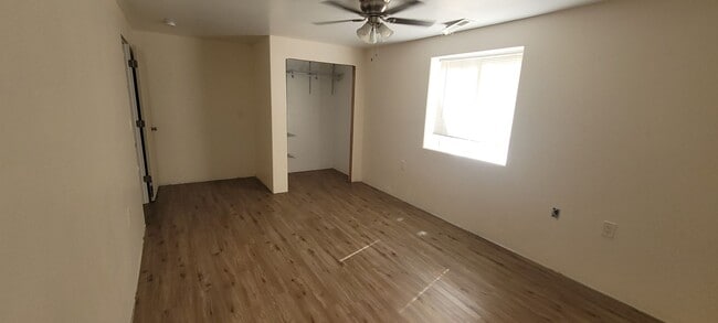 Building Photo - Charming home