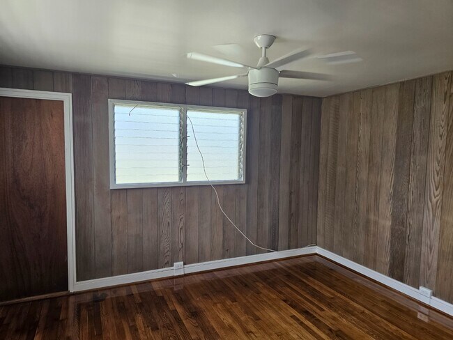 Building Photo - 4 bed, 2.5 bath single family house, Liliha neighborhood.