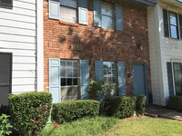 Building Photo - 2BR/1.5BA River Oaks townhome for lease by...