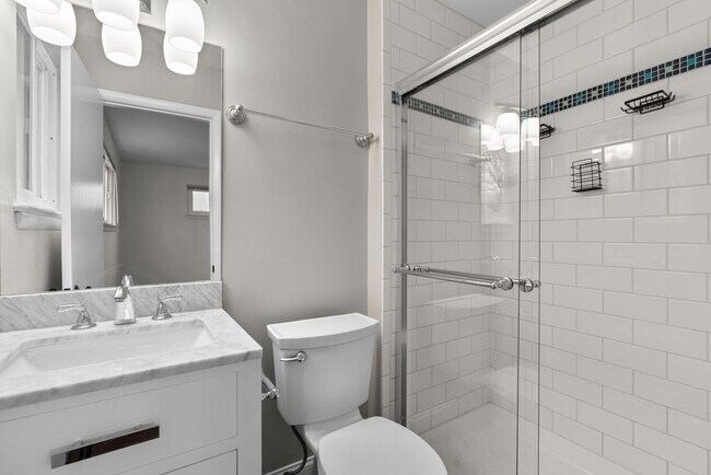 Building Photo - 4 Bed 3 Bath - Takoma Park Split Level - Move In Ready