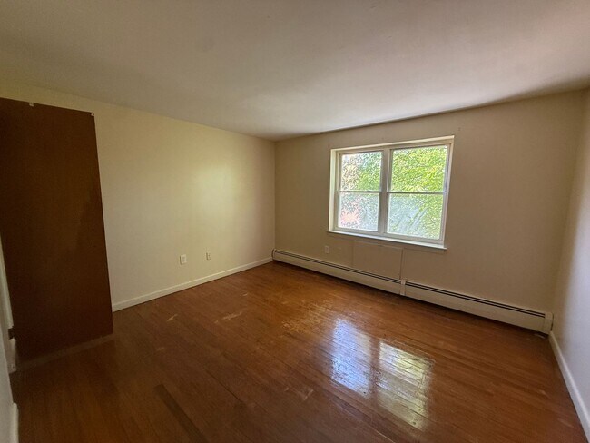 Interior Photo - 105 Preston St.