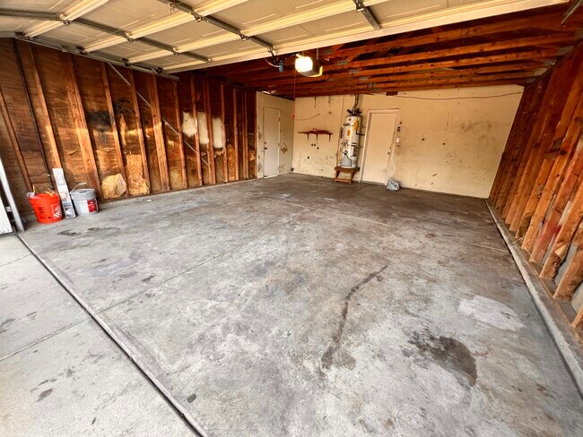 Garage with washer/dryer hookups - 5026 Dana Ave