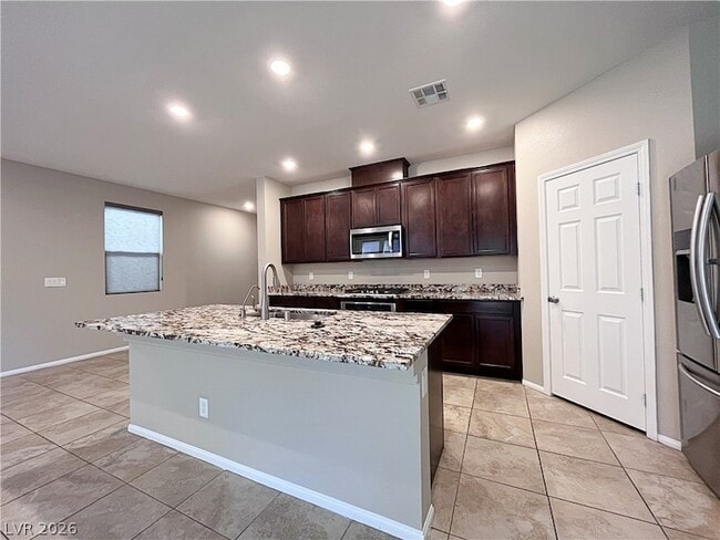 Building Photo - 5587 Lushan St