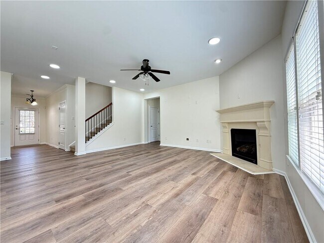 Building Photo - 279 Pendergast Dr SW