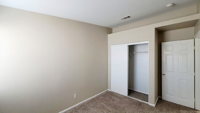 Building Photo - 319 Mulberry Glen Dr