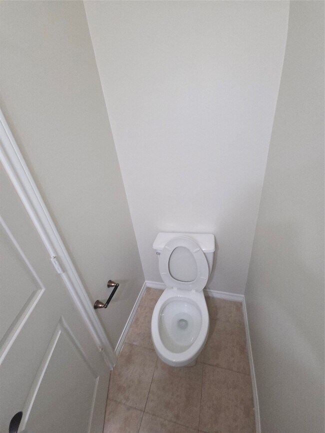 Building Photo - 3117 Fairdale Oaks E