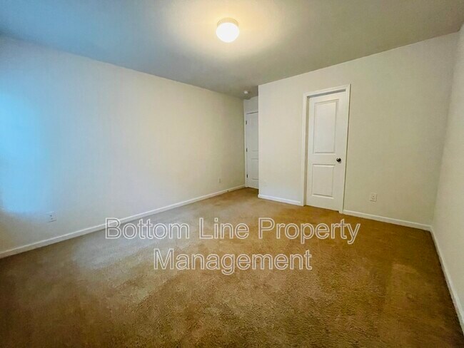 Building Photo - 5316 Park Brook Dr