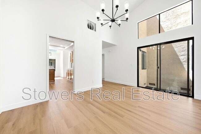 Building Photo - 2033 Raphael Ct