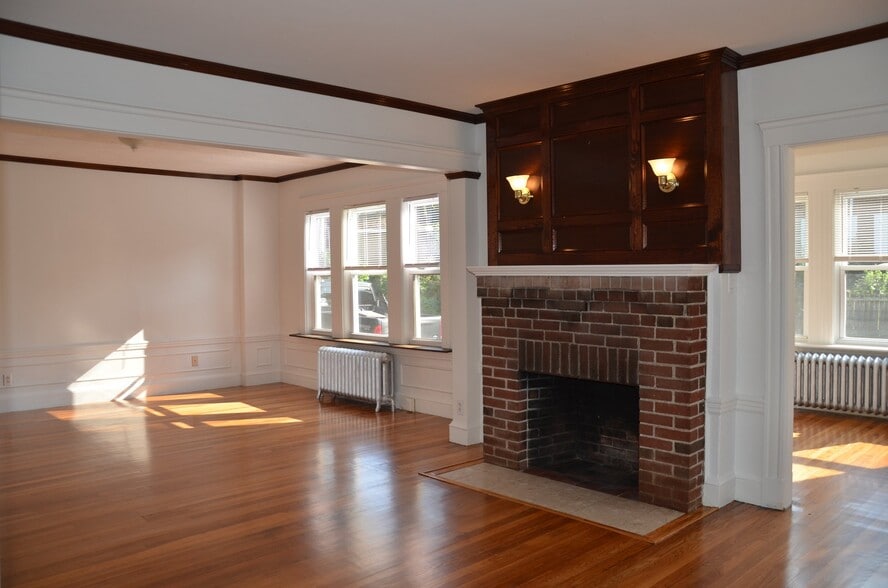 Building Photo - 16 Pierpont Rd