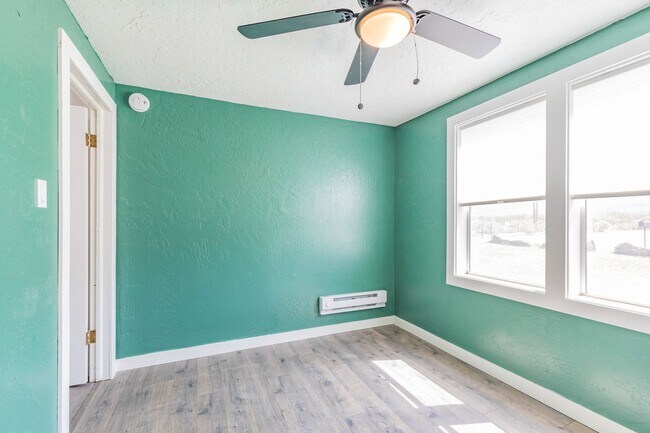 Building Photo - Charming 3 bedroom 2 bath Home with acreage