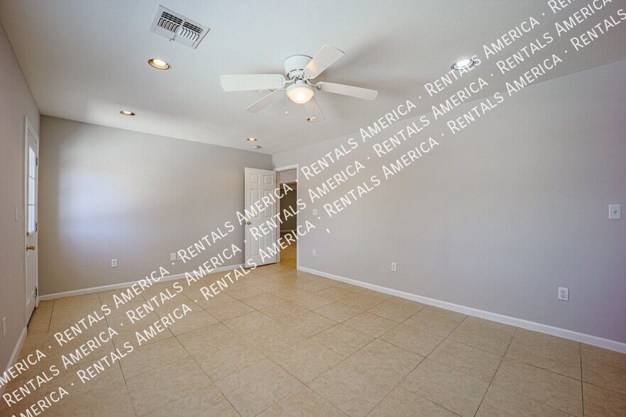 Building Photo - 614 N 74th St