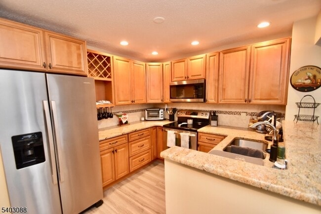 Building Photo - 15 Heritage Ct