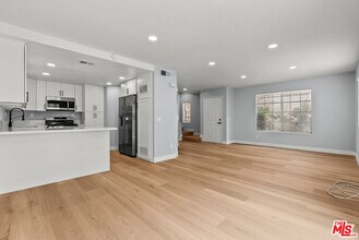 Building Photo - 18812 Vista Del Canon