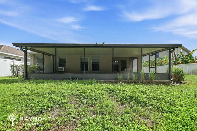 Building Photo - Inviting Gibsonton Home