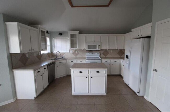 Building Photo - 2603 Jasmine Ln