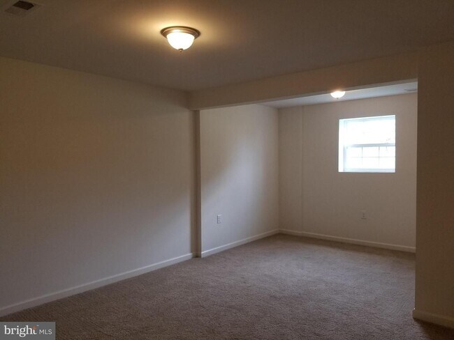 Building Photo - 171 Natural Way