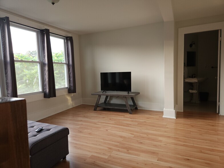 Building Photo - 90 Depot St