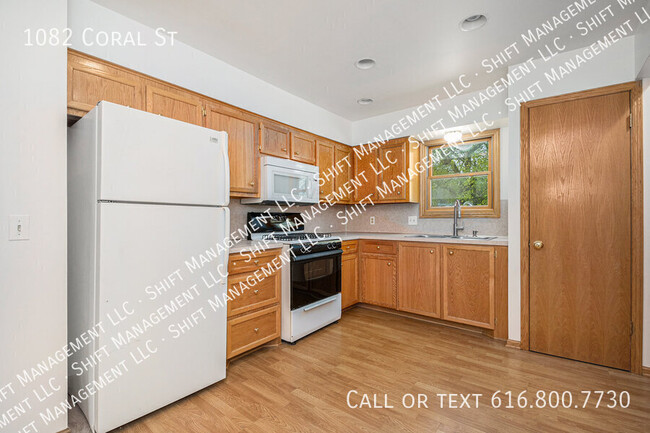 Building Photo - 1082 Coral St
