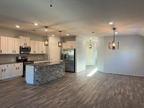 Building Photo - 424 COSMOS LN