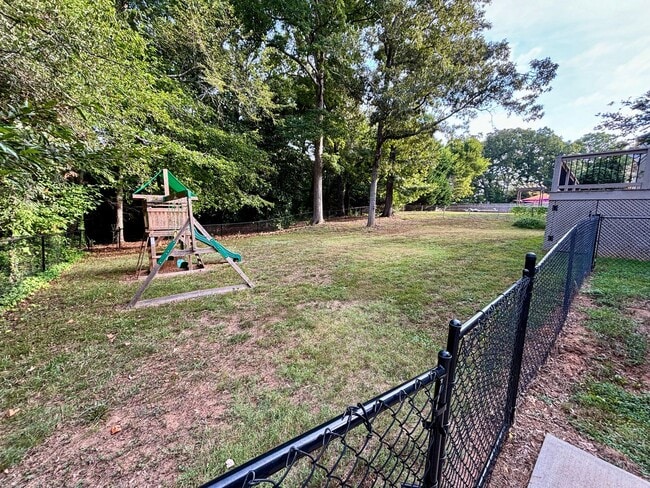 Building Photo - 193 Heather Dr