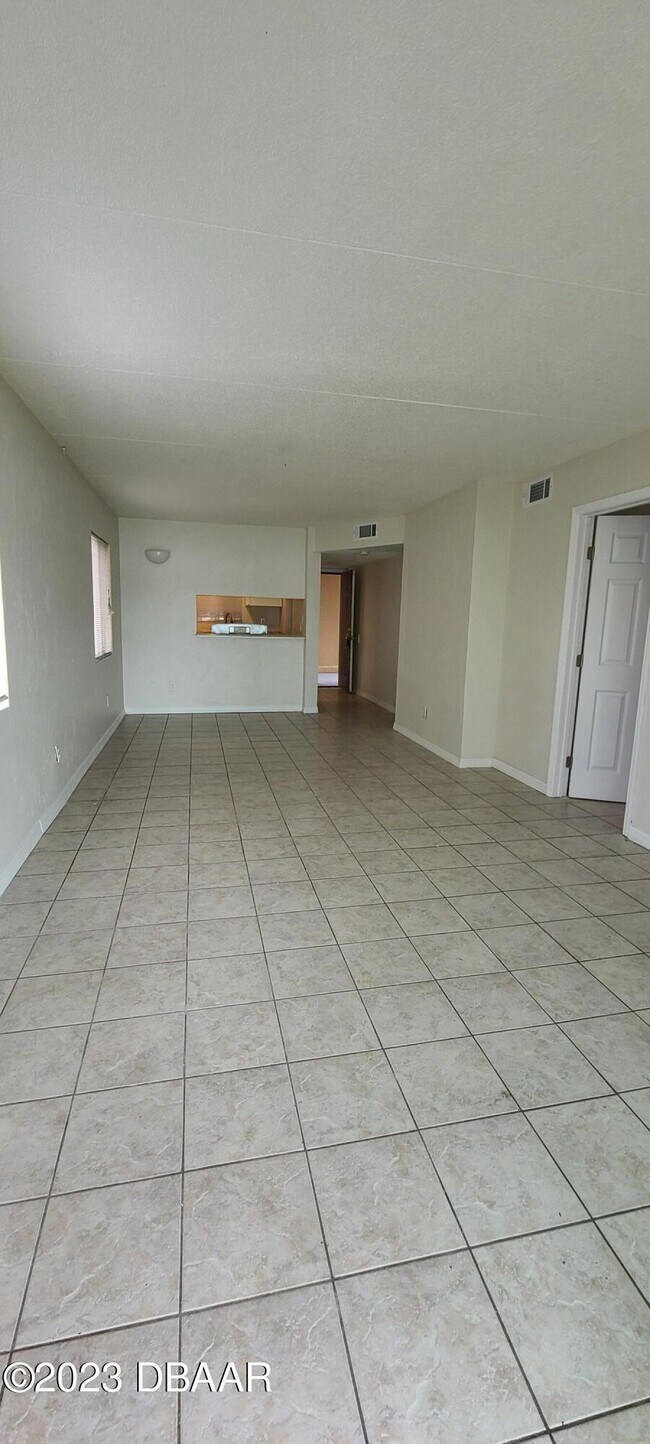 Building Photo - 415 N Halifax Ave