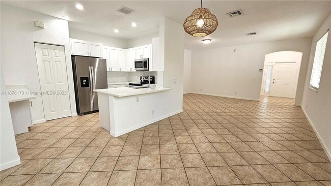 Building Photo - 686 Conservation Dr