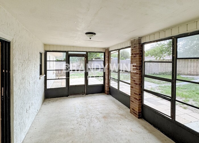 Building Photo - 817 Hemlock Terrace