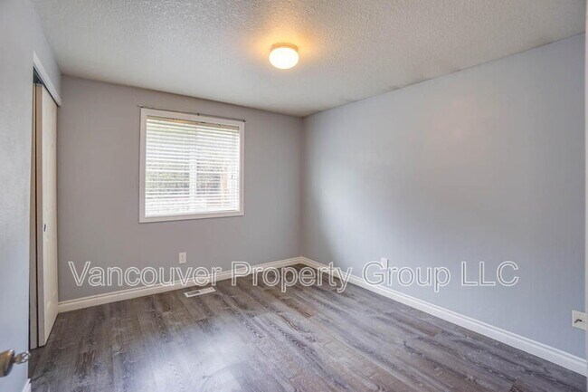 Building Photo - 8601 NE 84th St