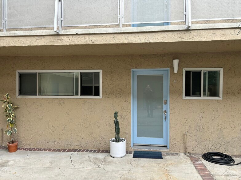 Front Door Unit 5 - 3907 Georgia St