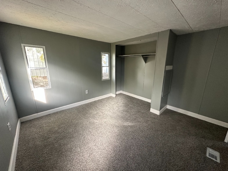 Building Photo - 3625 S Douglas Ave