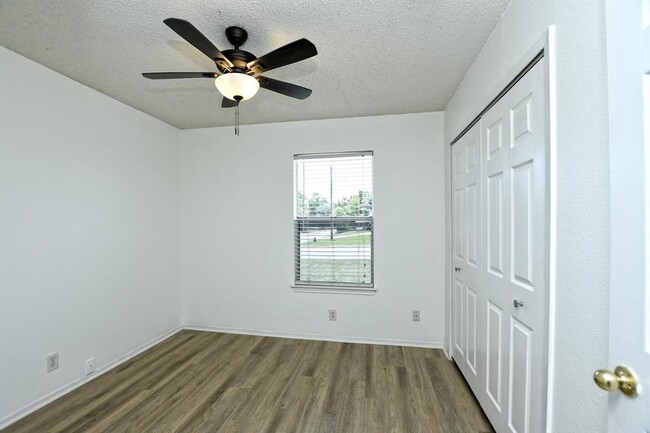 Building Photo - 301 Fawnfield Dr