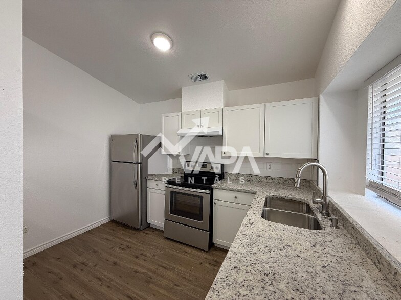 Building Photo - 12135 Lemon Blossom St