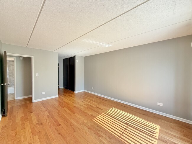 Building Photo - 25-525 N Quentin Rd