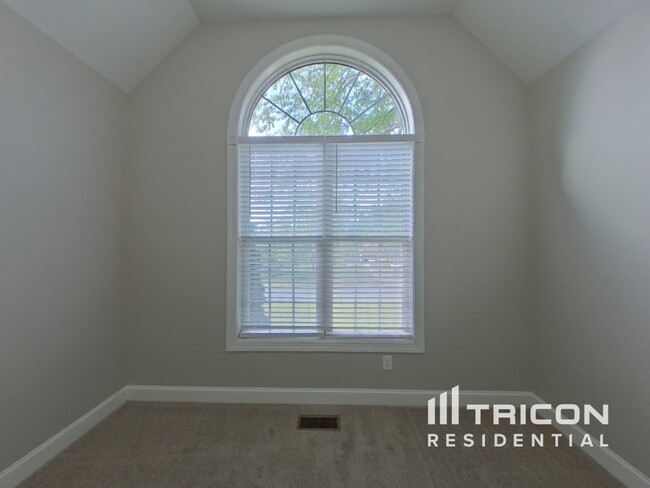 Building Photo - 8721 Magnolia Estates Dr