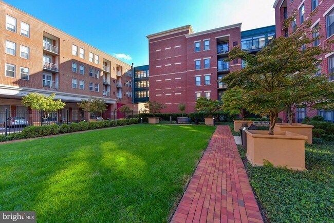 Building Photo - 525 N Fayette St