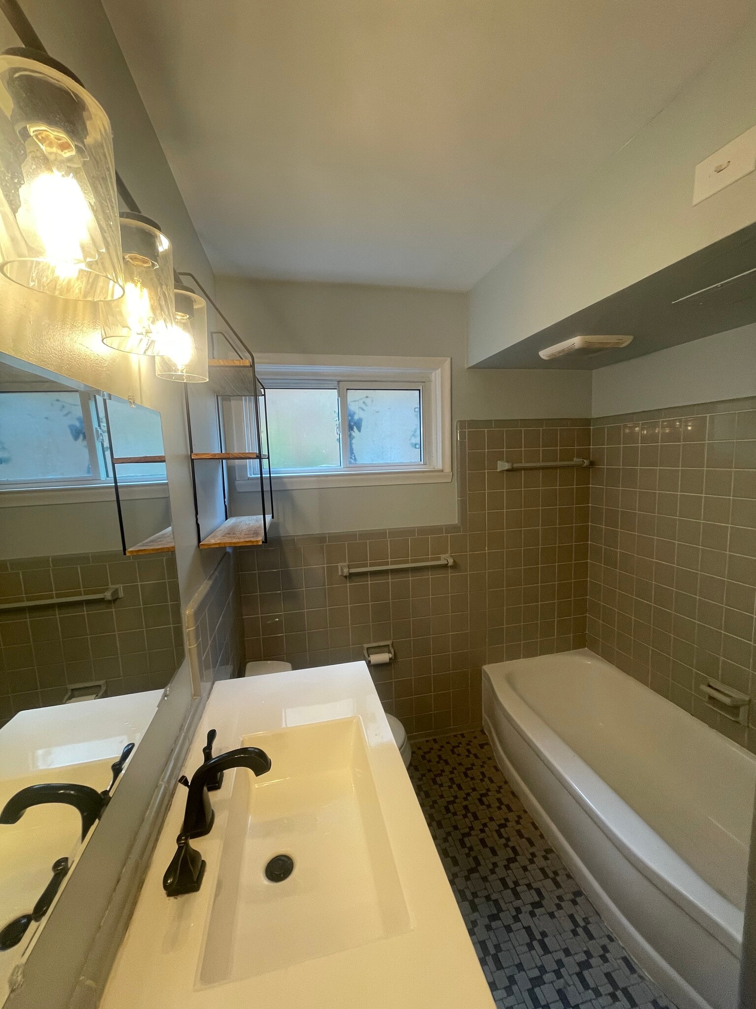 Building Photo - 406 Catalpa Dr