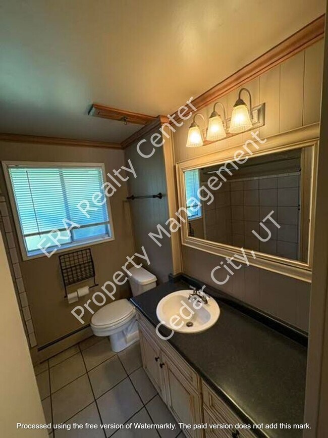Building Photo - Move-In Bonus!!!! 2 bed - 1 bath in the Heart of Cedar City