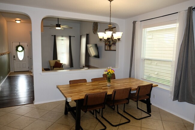 Building Photo - 9114 Bowen Br