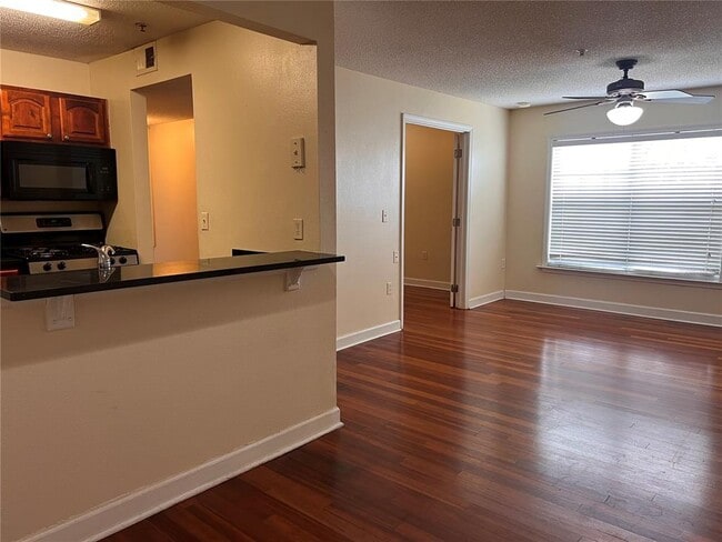 Building Photo - 2031 Dixie Belle Dr