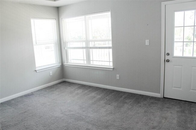 Building Photo - 396 Spooner St