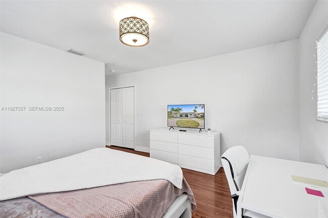 Building Photo - 1102 Meadow Lark Ave