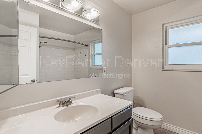 Building Photo - 535 S Cody St