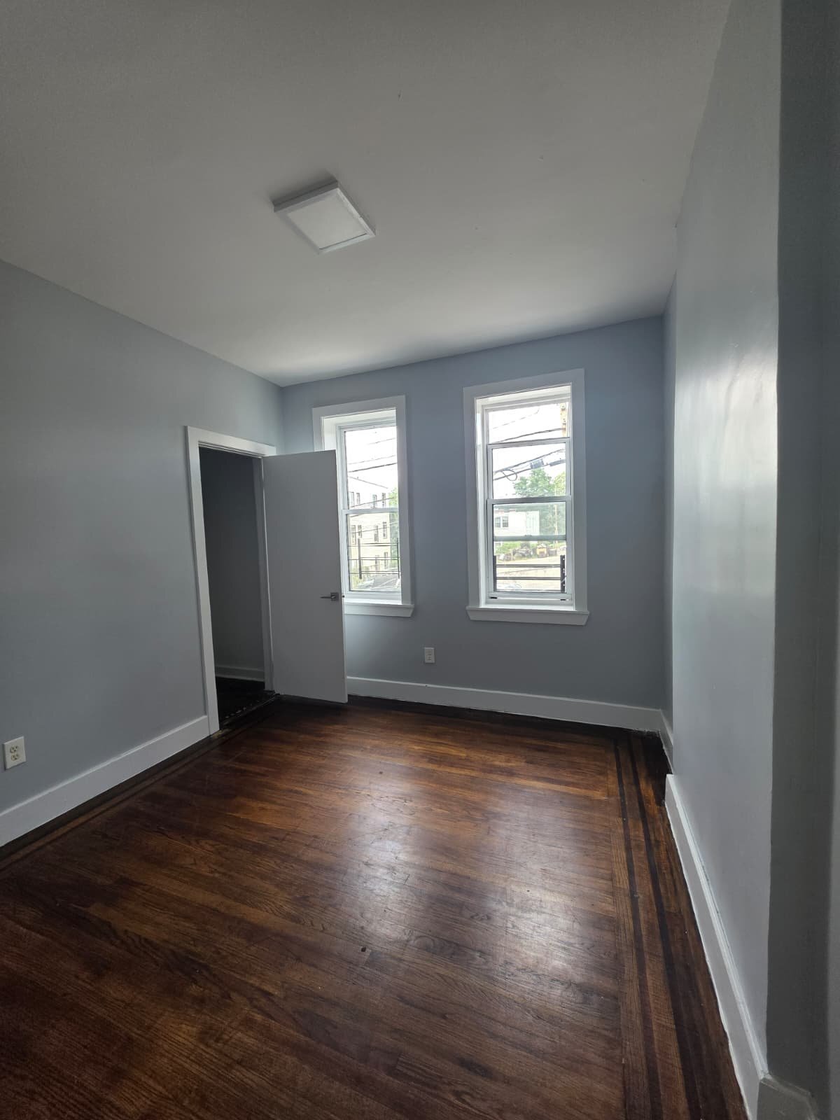 Building Photo - 114 Maple St