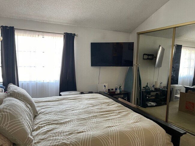 Building Photo - Updated 2 Bedroom, 2.5 Bath Condo Includes...