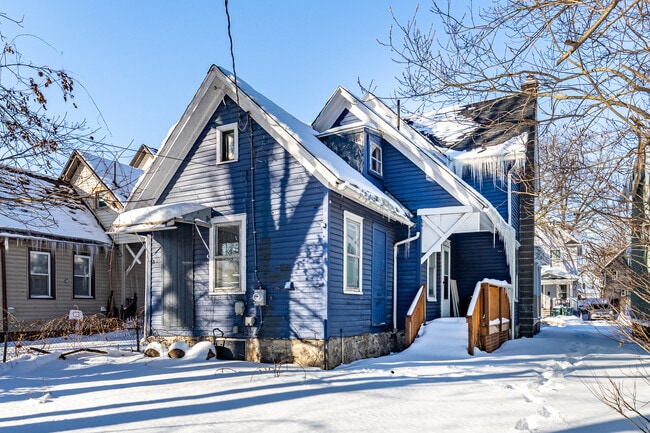 Building Photo - 447 Hawley St