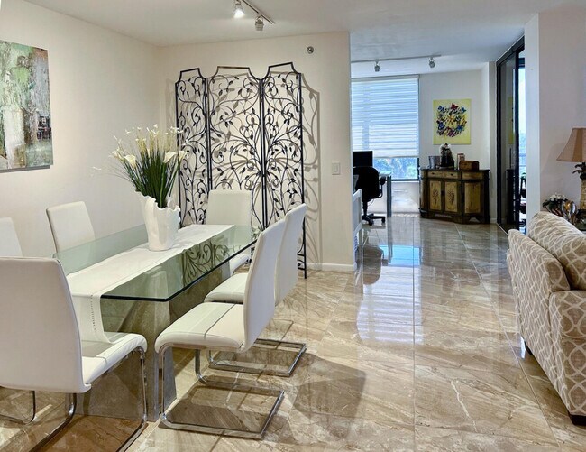Building Photo - 7568 Regency Lake Dr