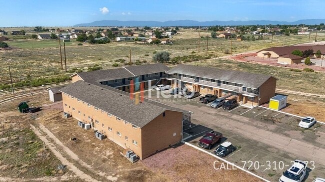 Building Photo - 984 E Saxony Dr